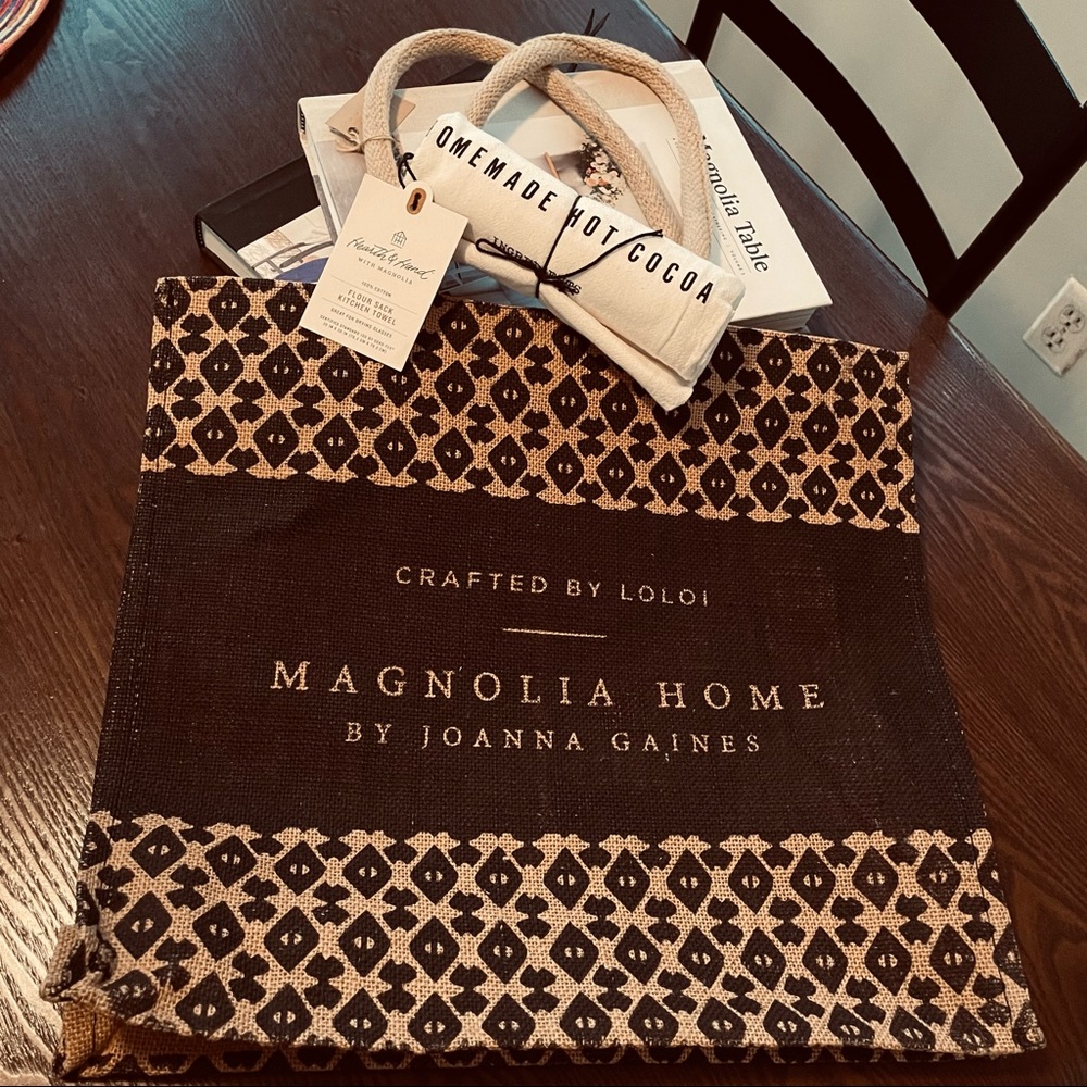 Magnolia tote/towel set